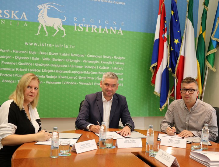 Attraverso il progetto „Dal mare a Buie“ la Regione Istriana incoraggia una sana alimentazione a base di pesce per gli scolari