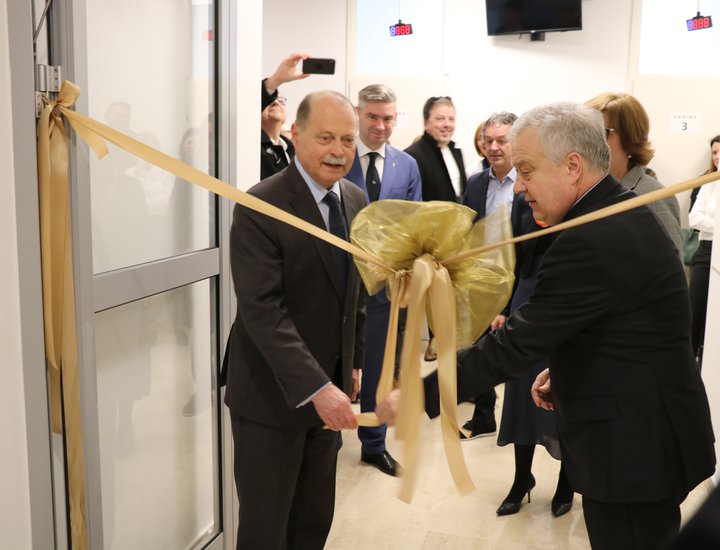 Aperto solennemente il Reparto di  diagnostica di laboratorio dell'OG di Pola
