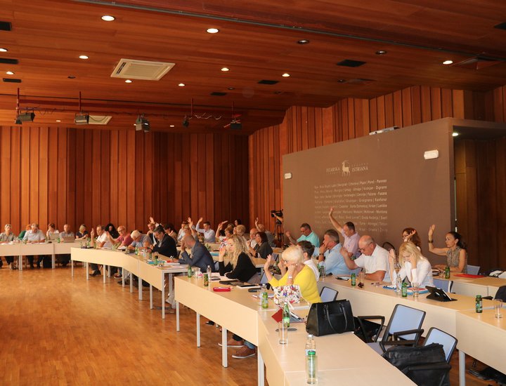 L'Assemblea regionale ha emanato la Dichiarazione sulla parità e la condanna di tutte le forme di discriminazione