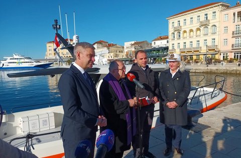 L'Autorità Portuale di Parenzo ha ricevuto un nuovo motoscafo