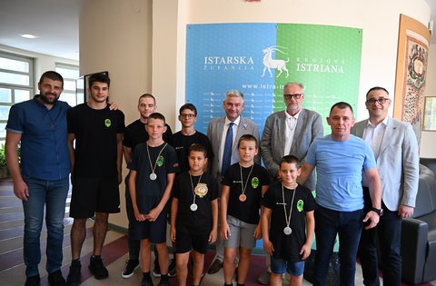 Il presidente della Regione Istriana Boris Miletić ha ricevuto i giovani lottatori dell’ “Istarski borac” di Pola