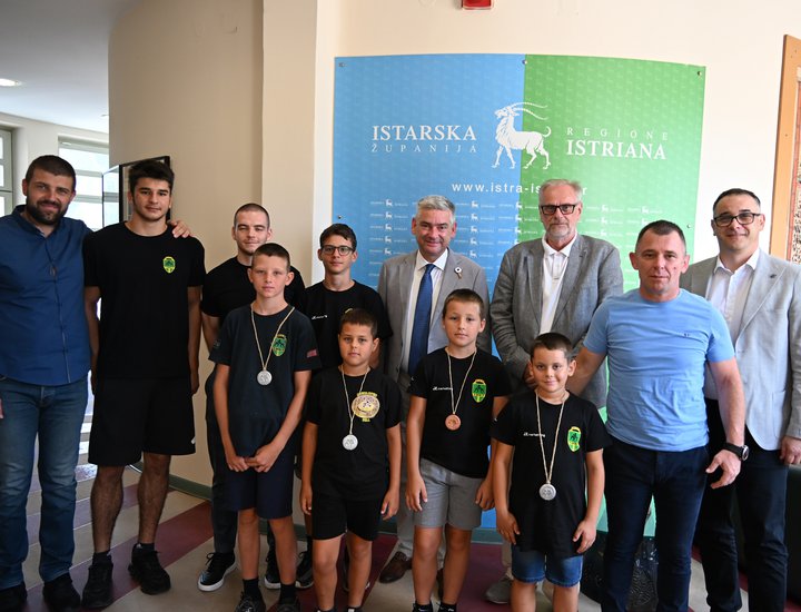 Il presidente della Regione Istriana Boris Miletić ha ricevuto i giovani lottatori dell’ “Istarski borac” di Pola