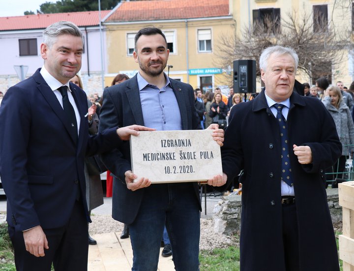 La posa della prima pietra ha segnato l'apertura del cantiere della nuova Scuola di medicina di Pola