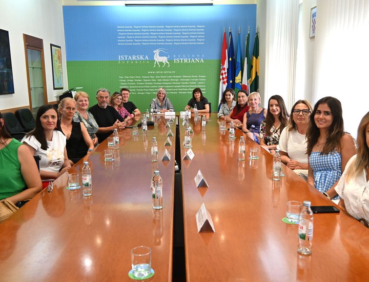 Incontro presso la Regione Istriana con insegnanti e docenti di lingua croata provenienti da 14 Paesi