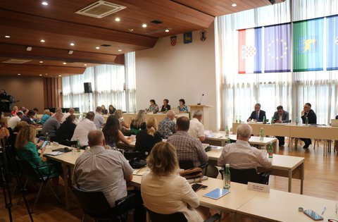 Županija nabavlja 13 novih vozila za sanitetski prijevoz i 3 kombi vozila za prijevoz osnovnoškolaca