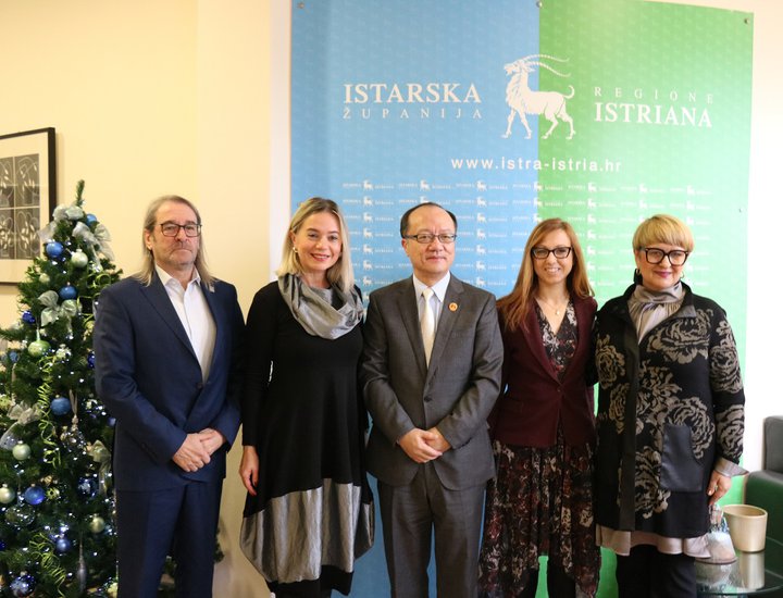 Si è tenuto un ricevimento per la delegazione cinese in occasione della presentazione del libro "La saggezza cinese nell'espressione" del presidente cinese Xi Jinping