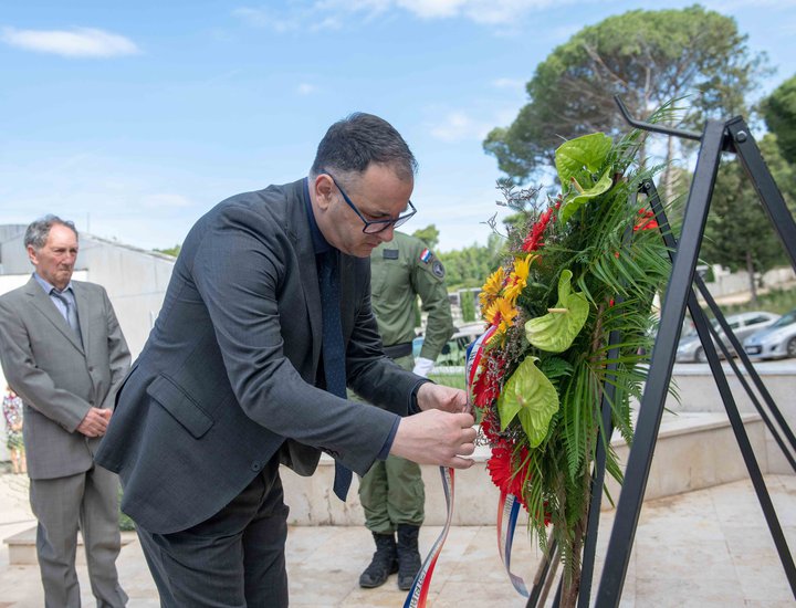 U Puli položeni vijenci uoči Dana državnosti Republike Hrvatske
