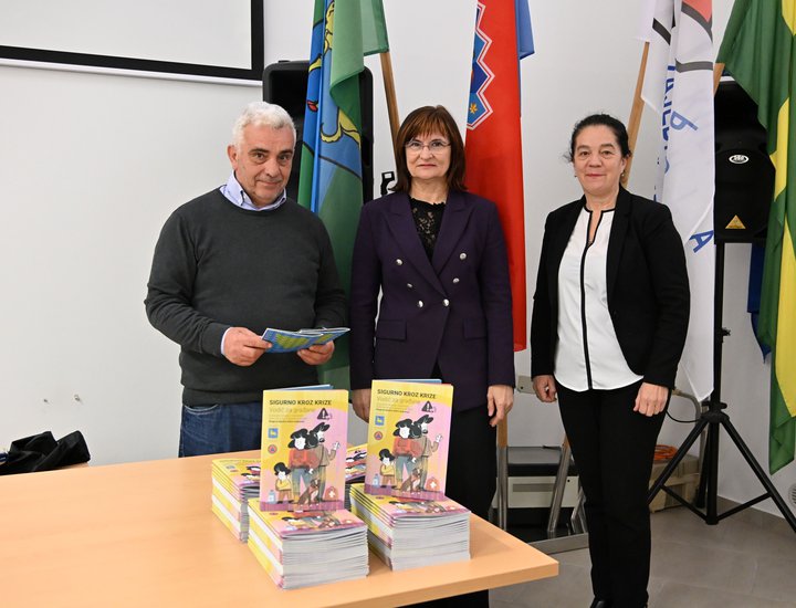 Ravnateljicama i ravnateljima županijskih osnovnih i srednjih škola predstavljen rad Centra za sigurniji internet Pula