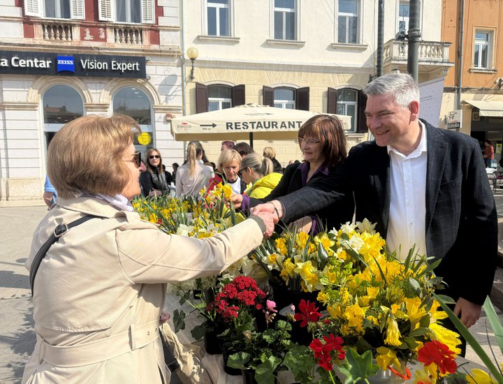 Župan Miletić i zamjenica Antić sudjelovali u humanitarnoj akciji Dan narcisa u Puli