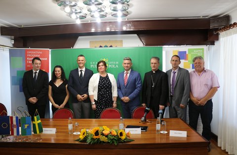 Firmati dei contratti del valore di 100 milioni di kune per il rinnovo del patrimonio culturale, l'acquisto di autobus e la costruzione di un istituto di cure palliative