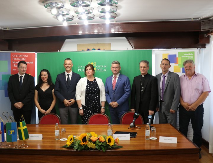 Firmati dei contratti del valore di 100 milioni di kune per il rinnovo del patrimonio culturale, l'acquisto di autobus e la costruzione di un istituto di cure palliative