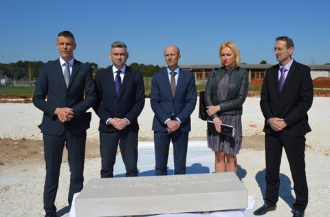 Via all'inizio dei lavori di costruzione del distributore di metano compresso nell'ambito del progetto "Acquisto di autobus CNG e costruzione di un distributore CNG "