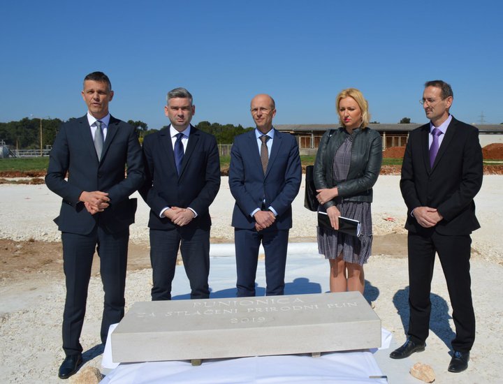 Via all'inizio dei lavori di costruzione del distributore di metano compresso nell'ambito del progetto "Acquisto di autobus CNG e costruzione di un distributore CNG "