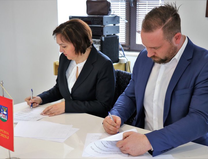 Grandi eventi nel Comune di Gimino - Firmato il contratto per la realizzazione del progetto di ampliamento della scuola, la rotonda e il rinnovo dell'ambulatorio