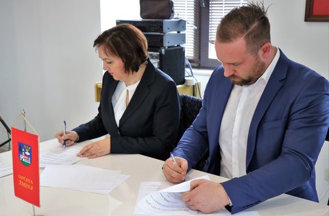 Velike svečanosti u Općini Žminj - Potpisan ugovor za izradu projekta dogradnje škole, otvoreni rotor i obnovljena ambulanta