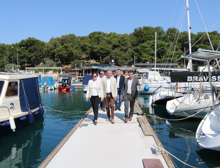 Si è conclusa la sostituzione del pontone nel porto di Bunarina, del valore di 4,5 milioni di kune