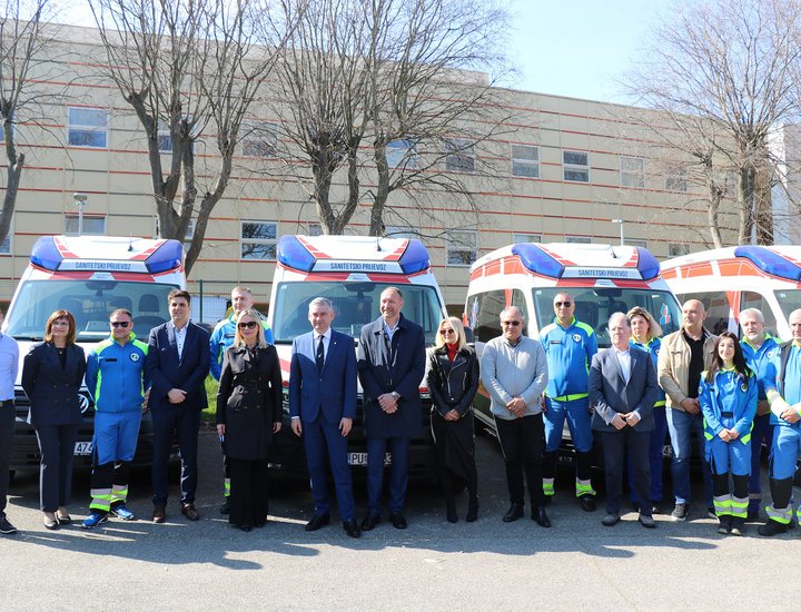 La Regione Istriana ha acquistato 5 veicoli per il trasporto sanitario per le succursali di Pola, Rovigno, Albona, Umago e Pinguente, del valore di oltre mezzo milione di euro