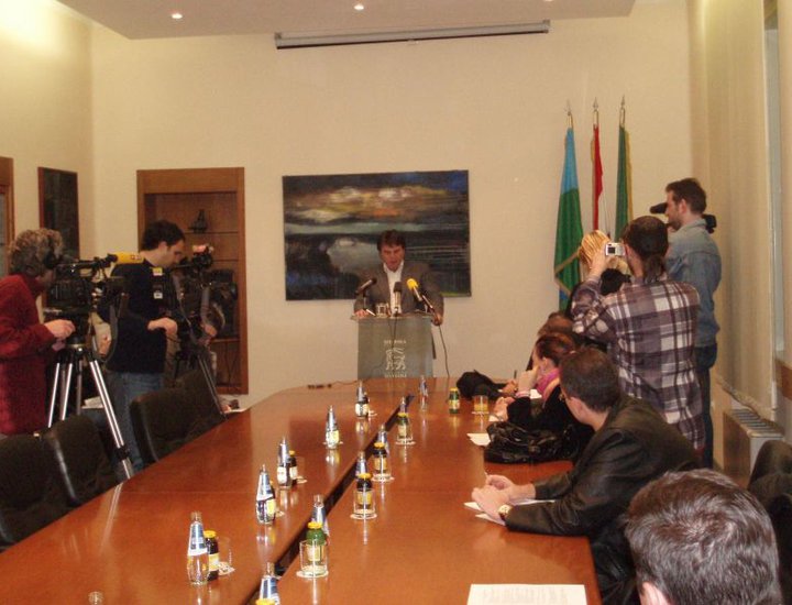 Pula: Istarski župan predstavio novinarima program za spas istarskog prvoligaškog nogometa