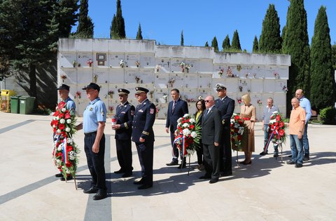 Corone di fiori a Pola in occasione della Giornata dello Stato della Repubblica di Croazia
