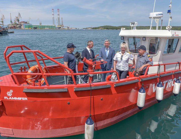 Održana svečanost preuzimanja brodice FLAMMIFER FF B 850 namijenjene vatrogastvu
