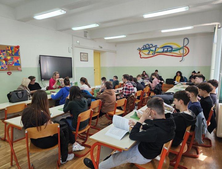 Dvije tisuće primjeraka dvojezične knjige „Multikulturalnost u MOJOJ Istri - La multiculturalità nella MIA Istria“ u rukama osmaša