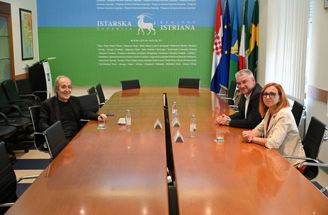 Il Presidente della Regione Boris Miletić ha ricevuto Furio Radin in occasione della conclusione del suo mandato parlamentare