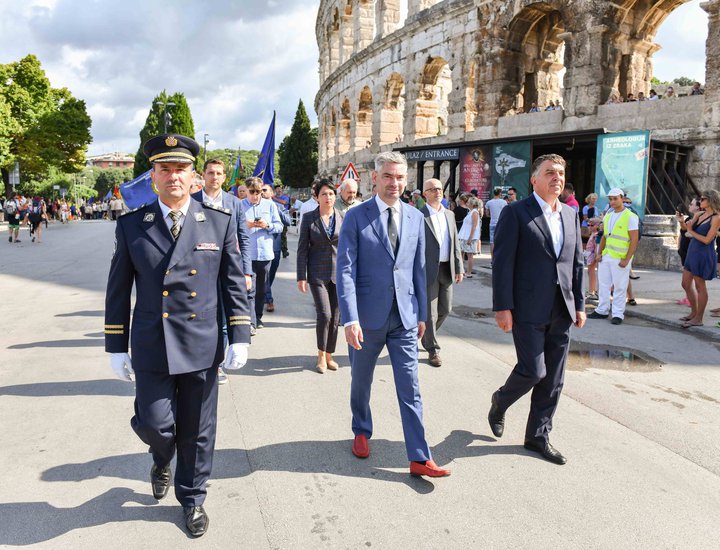 Celebrate la Giornata della vittoria Giornata della vittoria e del ringraziamento e la Giornata dei difensori croati