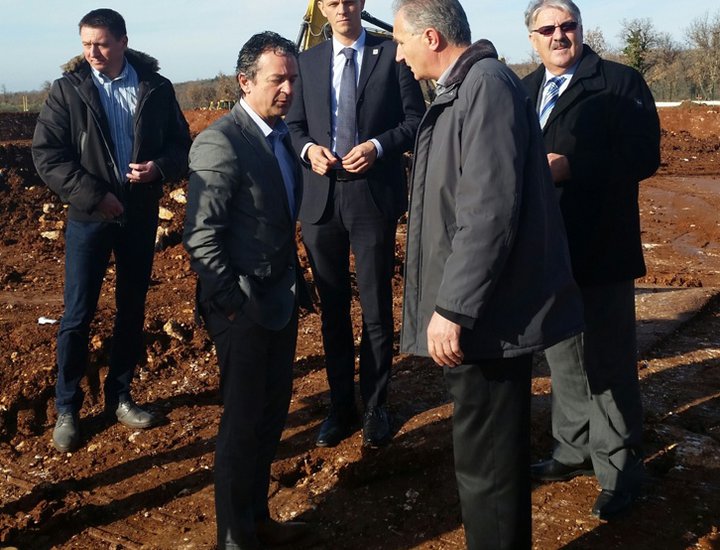 Il Presidente Flego e collaboratori all'incontro di lavoro con i rappresentanti del Comune di Castellier-Santa Domenica