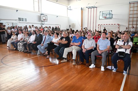 Quasi 720 mila euro per migliori condizioni nell’istruzione: il presidente della Regione Istriana Miletić inaugura le strutture scolastiche rinnovate a Visignano