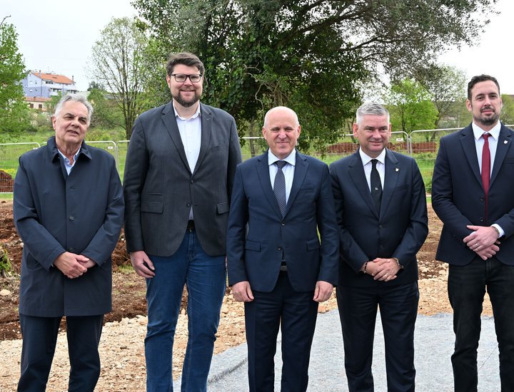 Con la posa della prima pietra a Pola è iniziata la costruzione di 65 appartamenti di edilizia residenziale convenzionata
