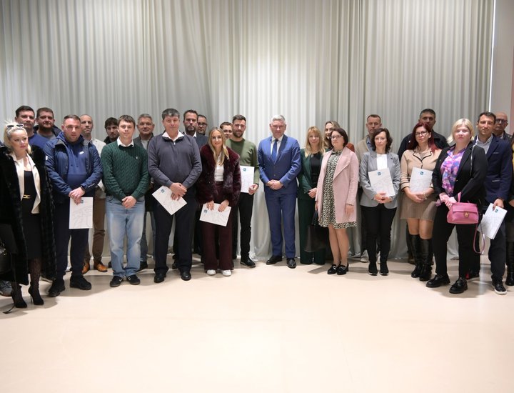 Istarski župan Miletić: U 2025. godini dodijelili smo više od 200 bespovratnih potpora poduzetnicima i obrtnicima te građanima, za razvoj IKT sektora te za korištenje obnovljivih izvora energije