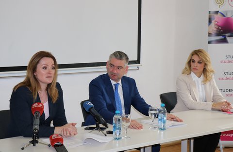 La Segretaria di Stato dell'Ufficio centrale dello Stato per la demografia e la gioventù ha visitato la Casa dello studente a Pola