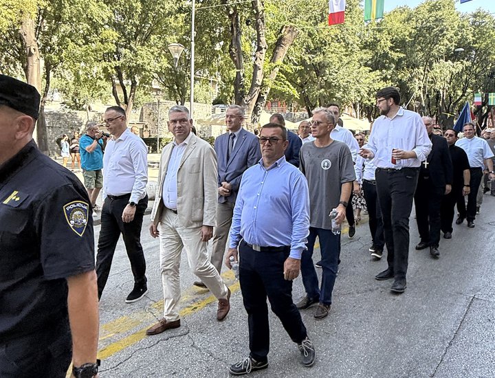 Con la 14ª Sfilata dei difensori croati della Regione Istriana è stata celebrata la Giornata della vittoria e del ringraziamento per la Patria e Giornata dei difensori croati