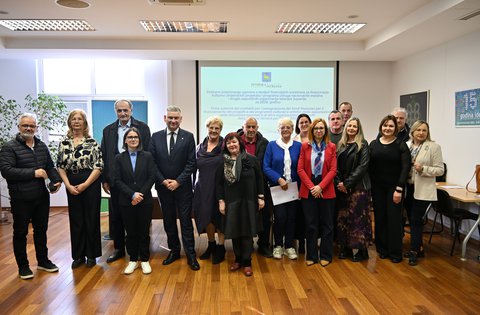 Il presidente Miletić ha firmato i contratti di finanziamento dei programmi delle associazioni delle minoranze nazionali in Istria
