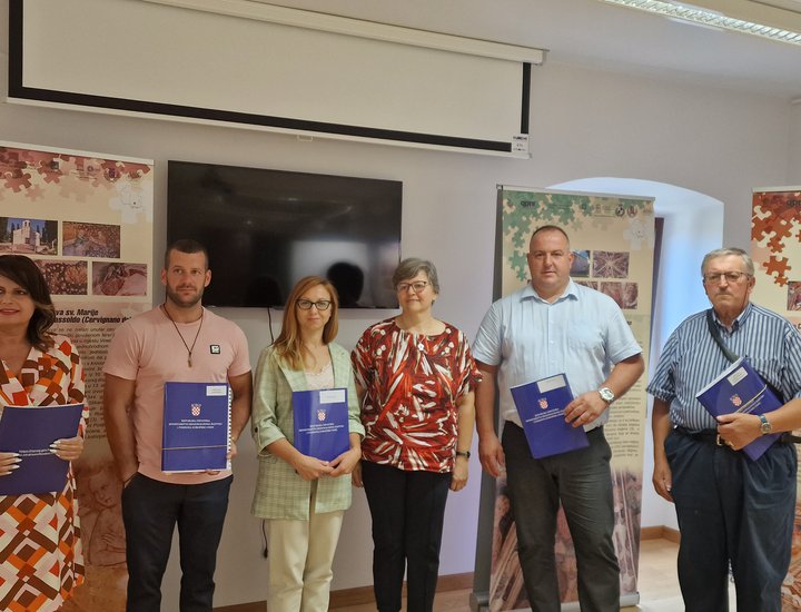 Potpisani ugovori za uređenje nove učionice i dvorane u PŠ Lanišće
