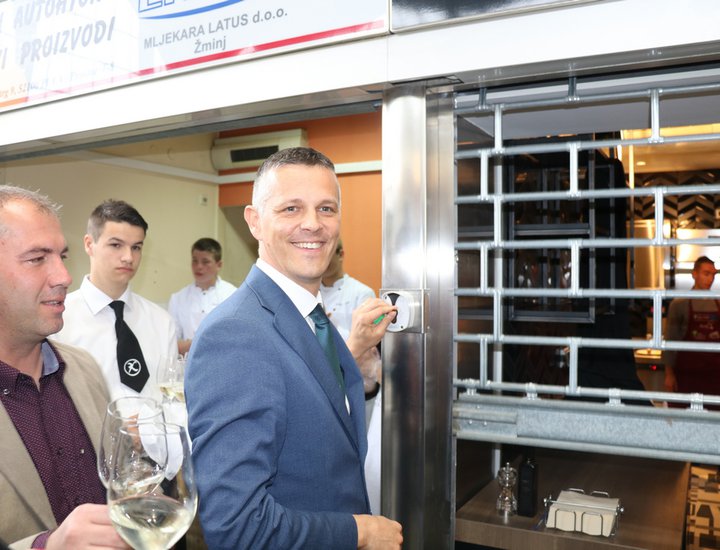 Aperta solennemente la cucina educativa del progetto UE KeyQ+ al piano superiore dell'edificio del Mercato cittadino di Pola