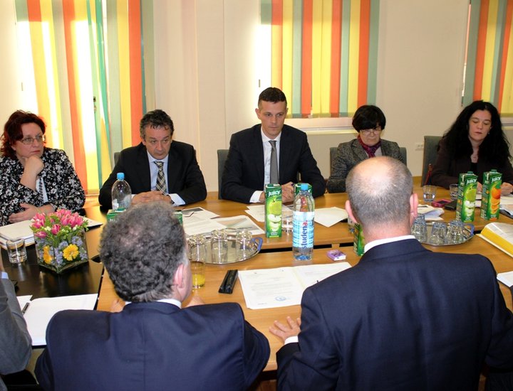Il Presidente Flego e collaboratori, all'incontro di lavoro nella Città di Umago
