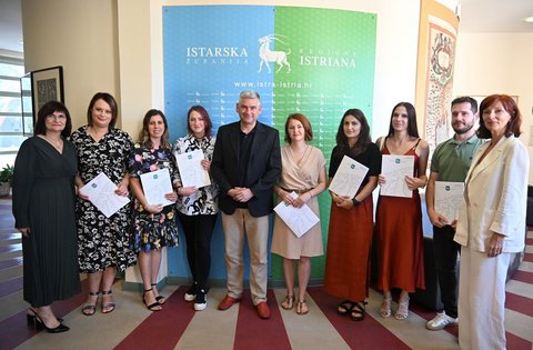 Istarska županija i u 2025. godini nastavlja s dodjelom 20.000 eura za kupnju prvog stana ili kuće deficitarnom kadru u zdravstvu i socijalnoj skrbi