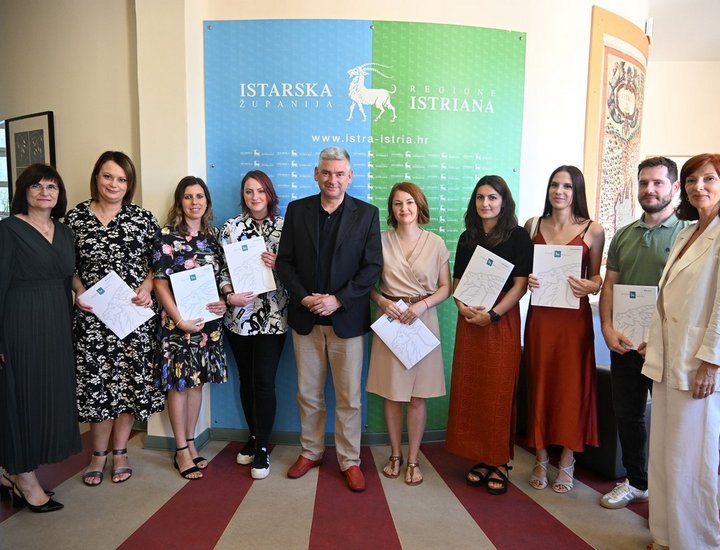 Istarska županija i u 2025. godini nastavlja s dodjelom 20.000 eura za kupnju prvog stana ili kuće deficitarnom kadru u zdravstvu i socijalnoj skrbi