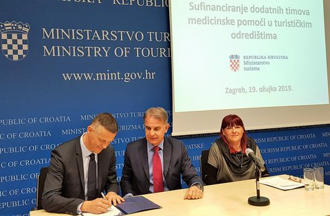 Firmati i contratti di cofinanziamento delle squadre aggiuntive di pronto soccorso nelle destinazioni turistiche