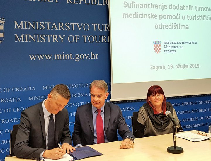 Firmati i contratti di cofinanziamento delle squadre aggiuntive di pronto soccorso nelle destinazioni turistiche
