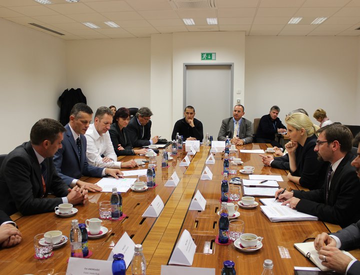 Il Presidente Flego all'incontro con la Ministra slovena ha chiesto la rimozione del filo spinato