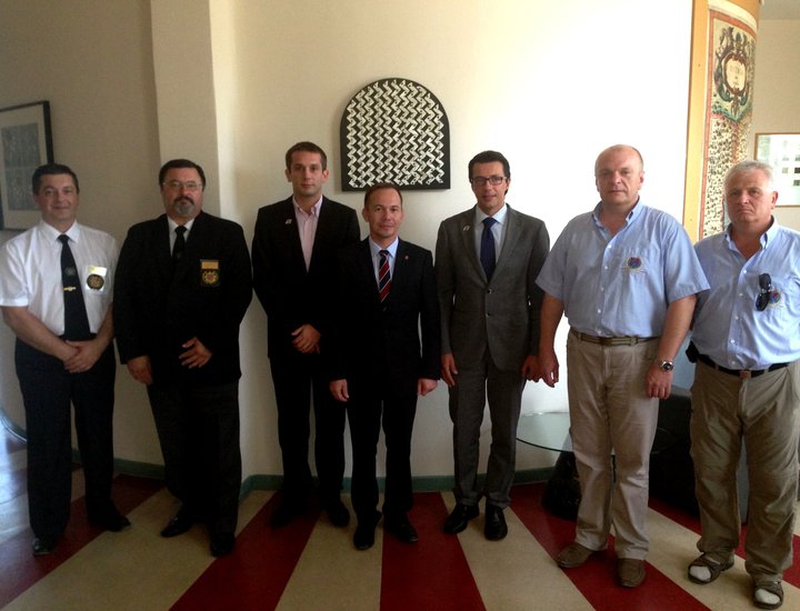 Ricevimento per l'associazione internazionale di polizia IPA e il Presidente del distretto polacco Krapkowice