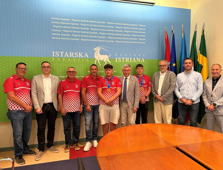 Il presidente Miletić ha accolto i tiratori di successo della nazionale junior croata, provenienti dalla Regione Istriana