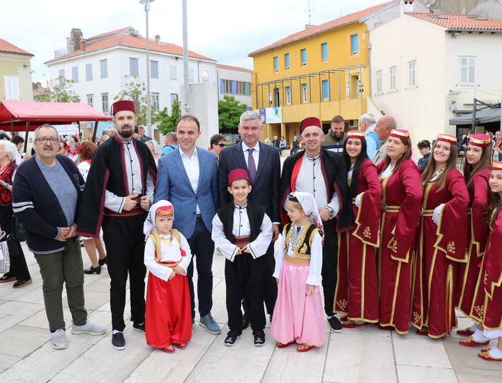 Na Trgu slobode u Poreču održan 8. Festival multikulturalnosti