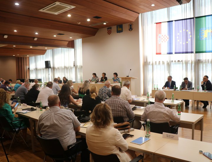 La Regione acquista 13 nuovi veicoli per il trasporto sanitario e 3 pulmini per il trasporto degli alunni delle scuole elementari