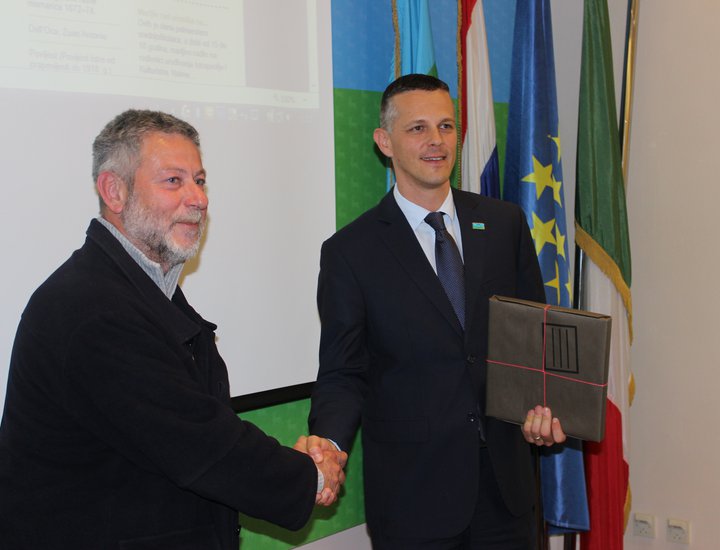 Premiazione dei lavori migliori al concorso dell'Istrapedia