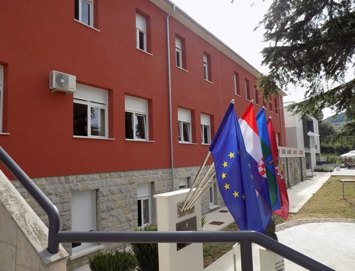 Si è tenuta la conferenza del progetto UE "Il rinnovo energetico della Scuola media superiore Mate Blažina, Albona"