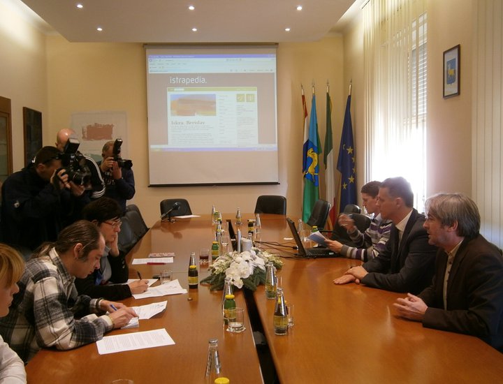 Il Presidente della Regione Flego ha consegnato i premi agli autori dei migliori lavori pervenuti al concorso "Gli studenti creano l'Istrapedia"