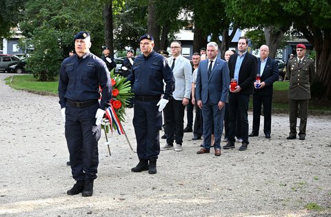 Istarski župan Boris Miletić položio vijence na spomen-obilježjima u povodu Dana policije